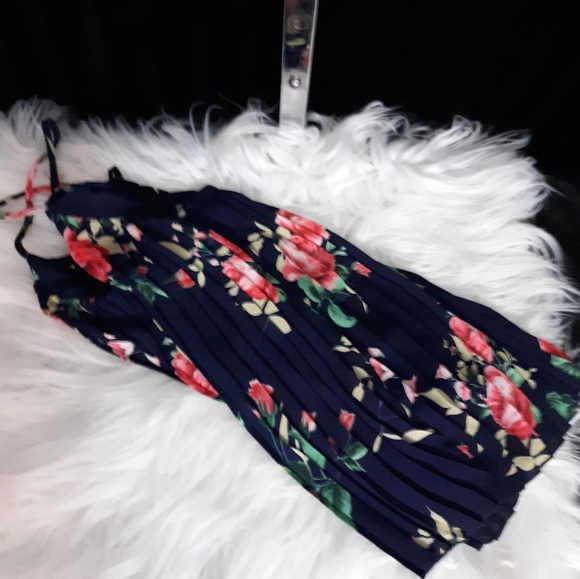 Top - Picture 4 of 8